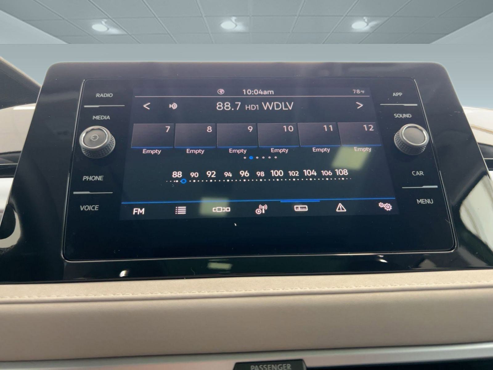 New 2026 Volkswagen Taos SE FWD image 33