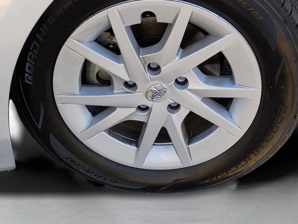 Used 2017 Toyota Prius V Four image 38