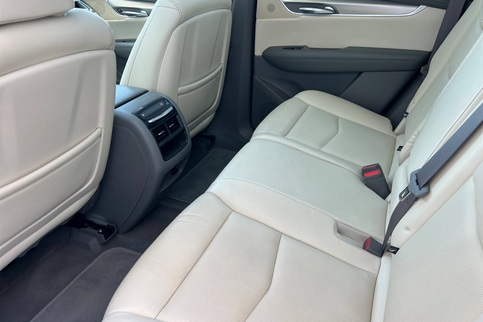 Used 2018 Cadillac XT5 Premium Luxury AWD/4WD image 9