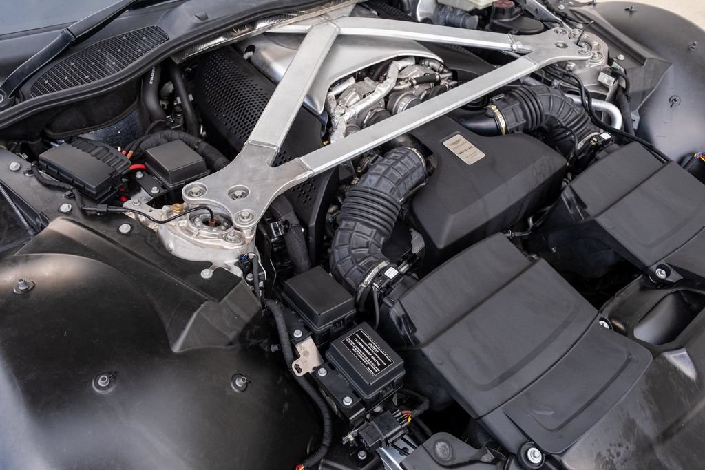 Used 2019 Aston Martin V8 Vantage Coupe RWD image 42