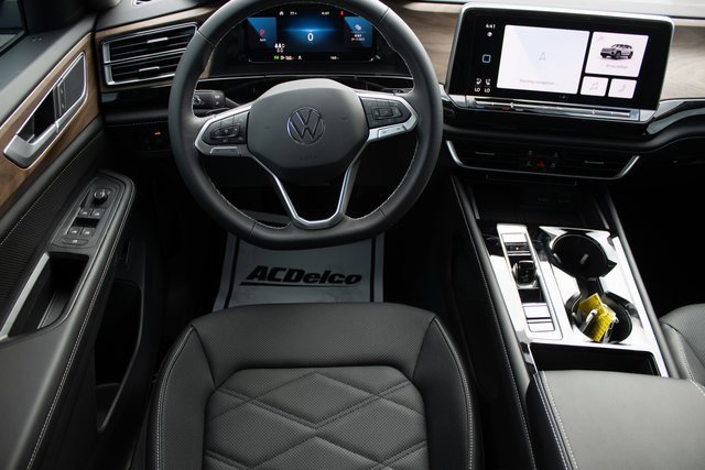 Used 2024 Volkswagen Atlas SE image 28