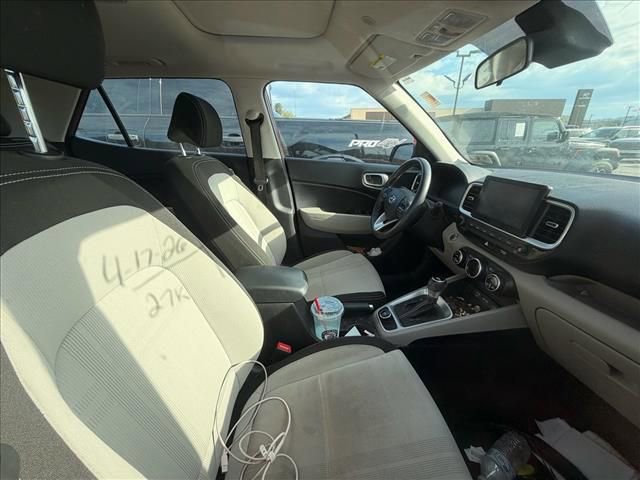 Used 2024 Hyundai Venue SEL FWD image 11