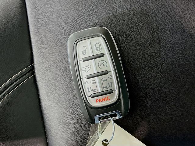 Used 2023 Chrysler Pacifica Touring-L FWD image 18