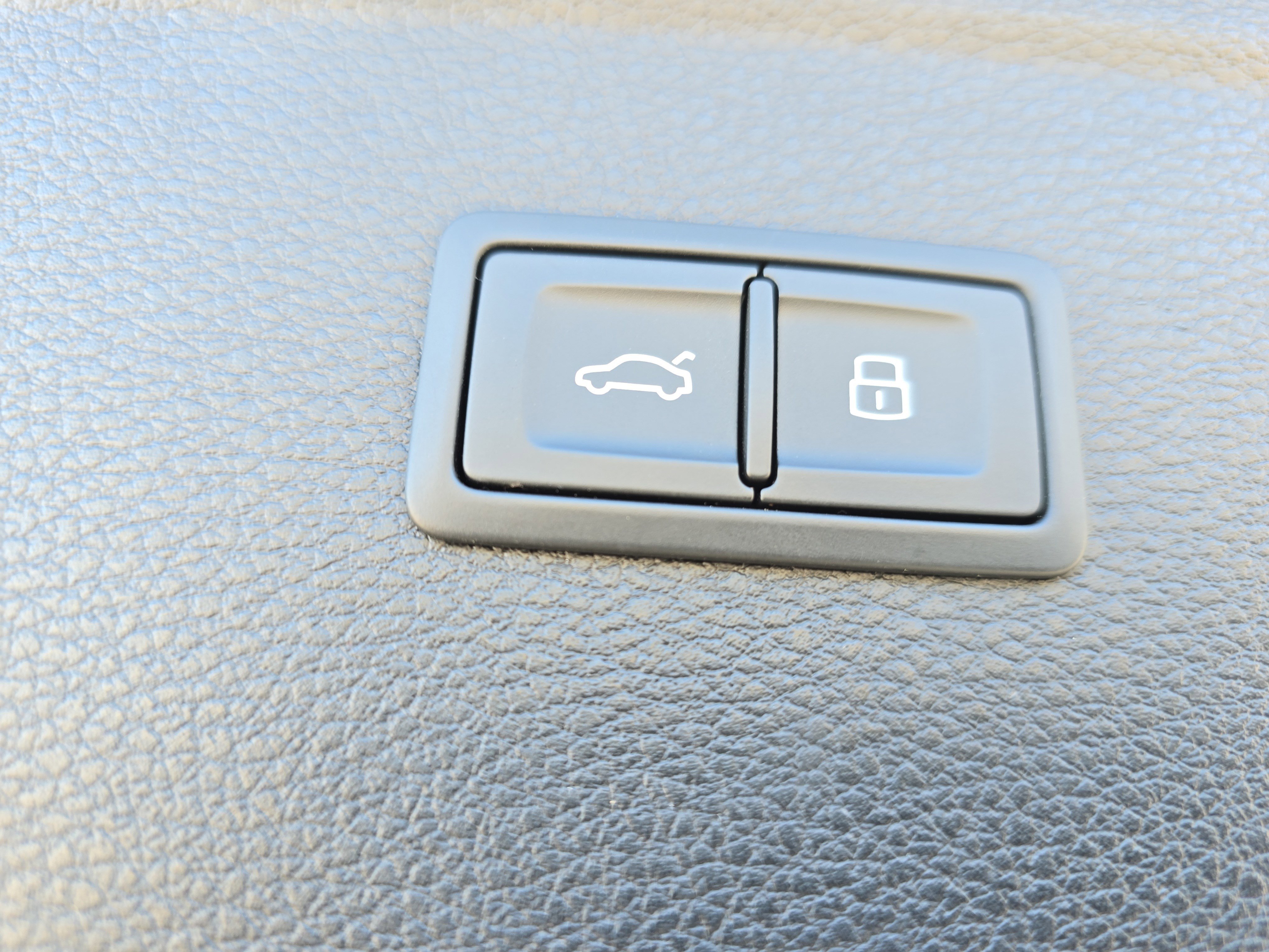 Used 2022 Audi SQ5 Premium Plus w/ Premium Plus Package image 13