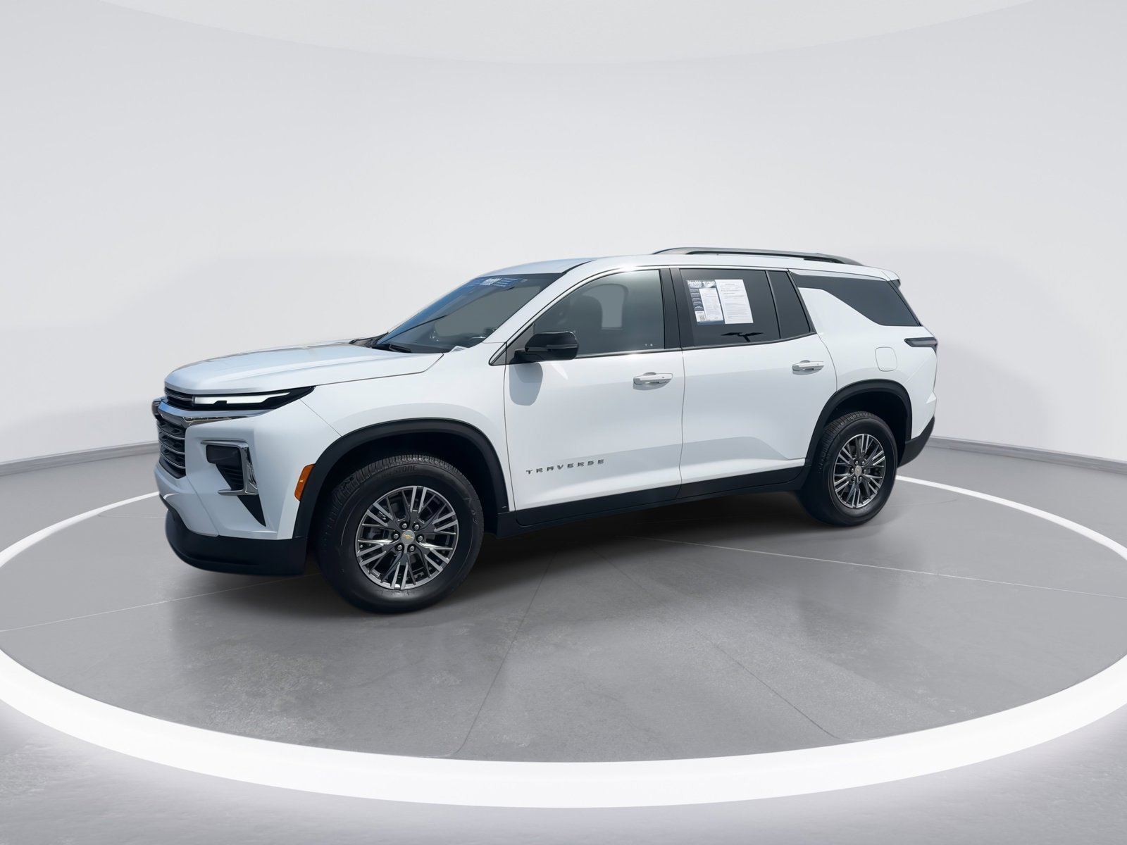 Used 2025 Chevrolet Traverse LT FWD image 5
