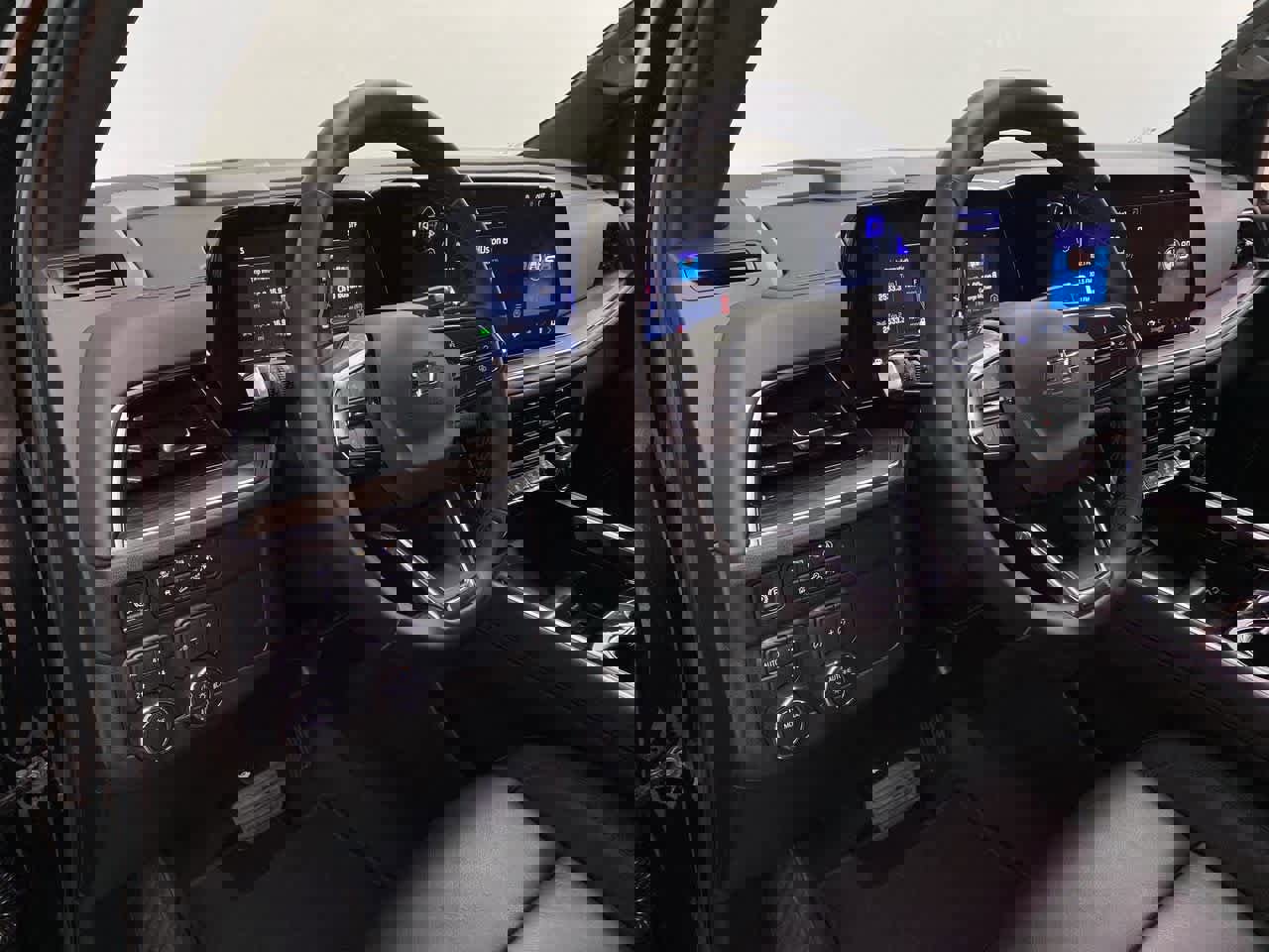 Used 2025 Chevrolet Suburban Z71 image 2