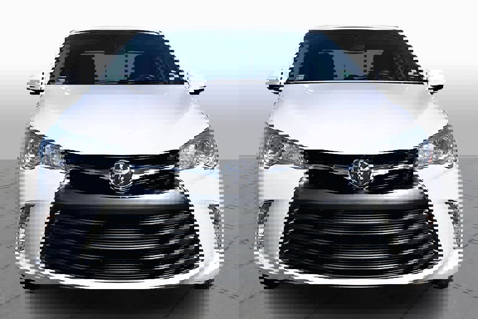 Used 2016 Toyota Camry LE image 3