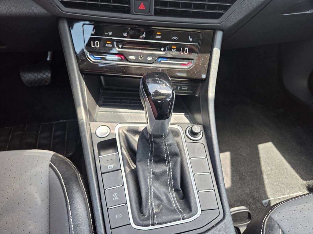 Used 2025 Volkswagen Jetta SE FWD image 15