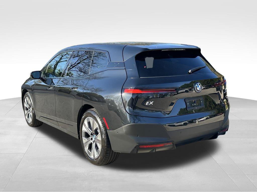 Used 2024 BMW iX xDrive50 w/ Premium Package AWD/4WD image 9