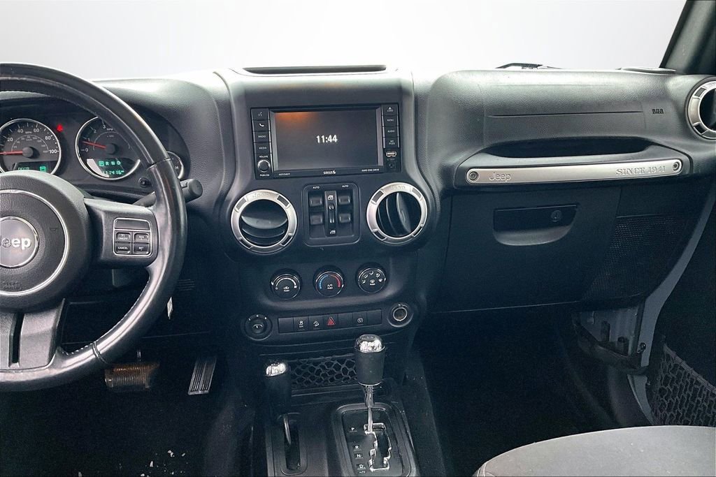 Used 2015 Jeep Wrangler Unlimited Sahara w/ Connectivity Group image 9