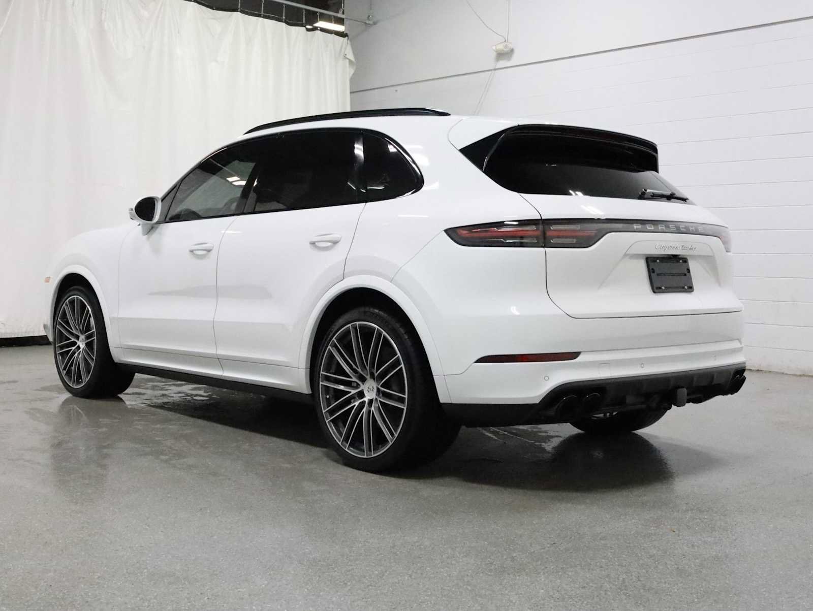 Used 2019 Porsche Cayenne Turbo AWD/4WD image 3