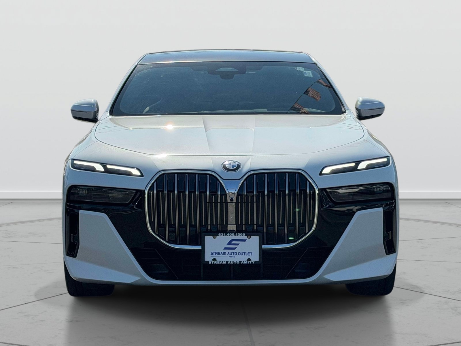 Used 2026 BMW 740i xDrive AWD/4WD image 2