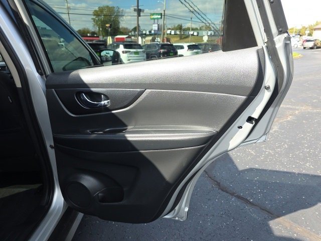 Used 2019 Nissan Rogue SV image 44