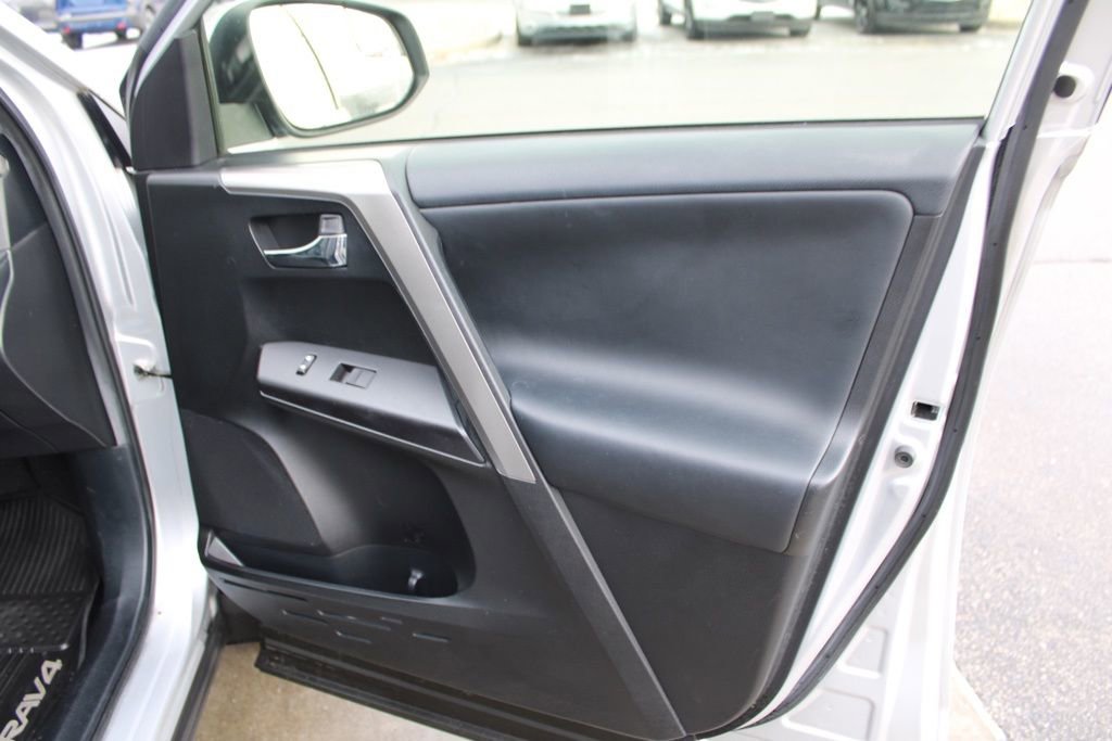 Used 2016 Toyota RAV4 XLE image 24