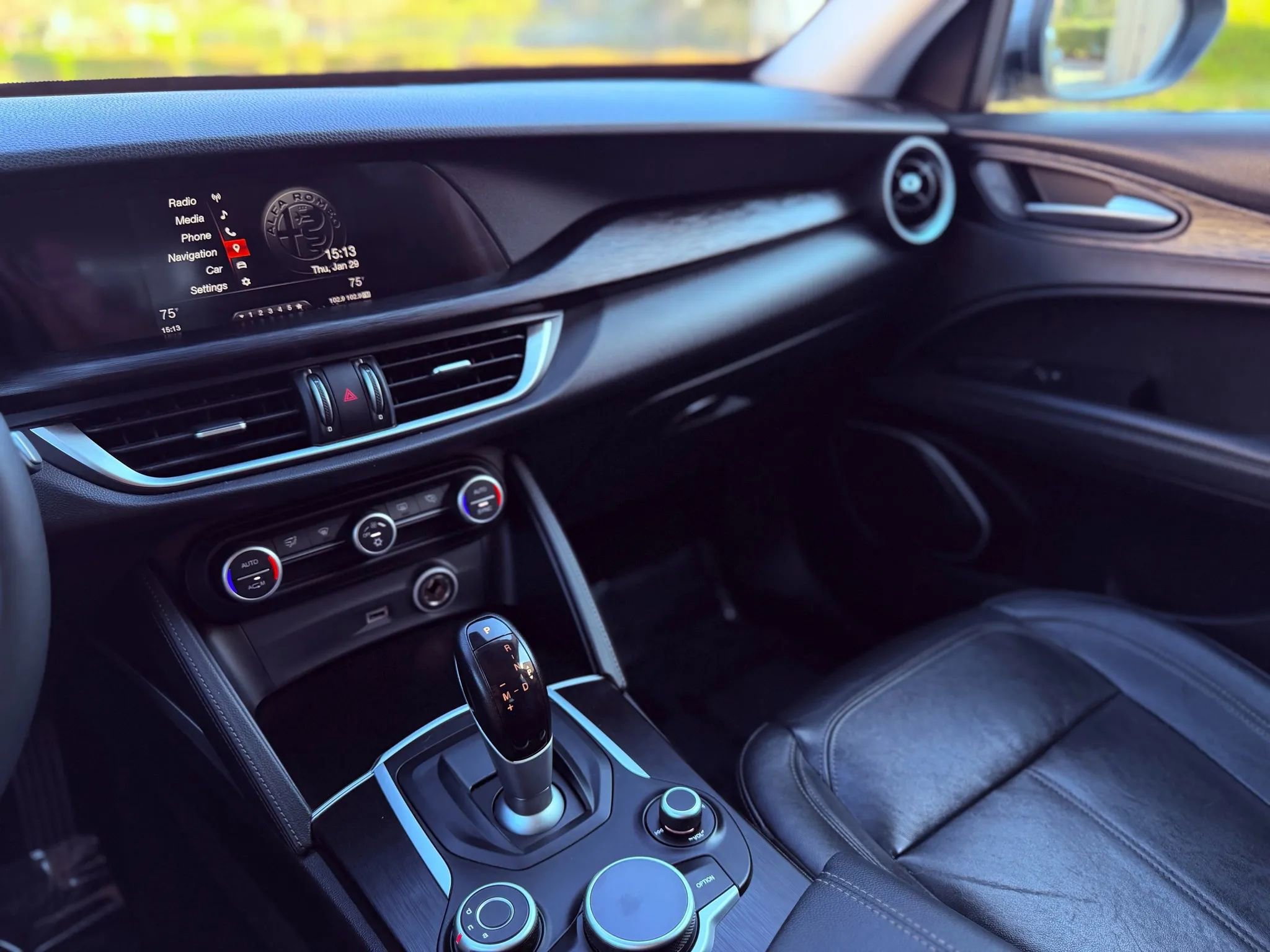 Used 2018 Alfa Romeo Stelvio AWD w/ Convenience Package image 21