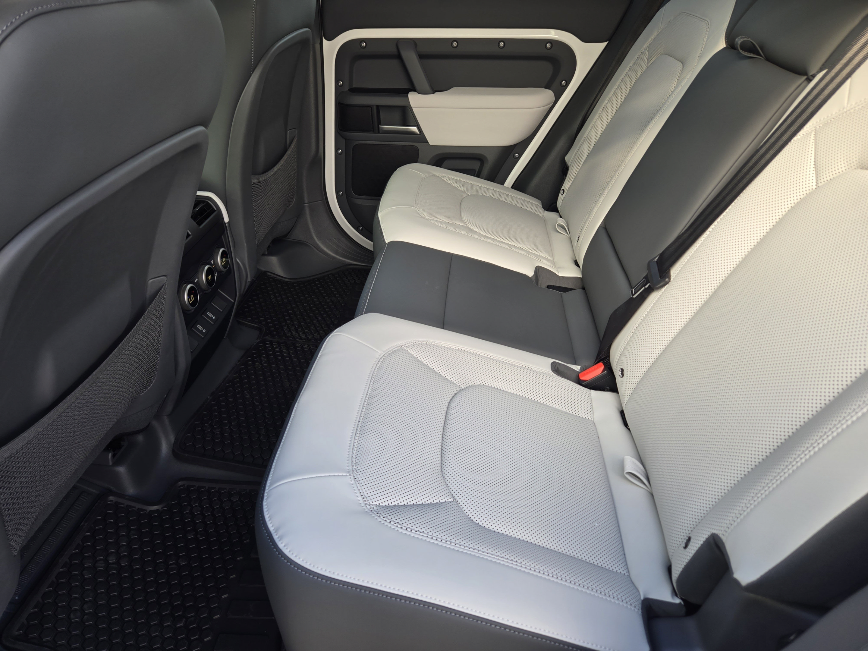 New 2026 Land Rover Defender 110 X-Dynamic SE AWD/4WD image 20