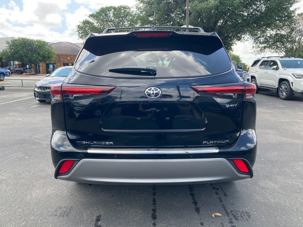 New 2026 Toyota Highlander Platinum AWD/4WD image 6