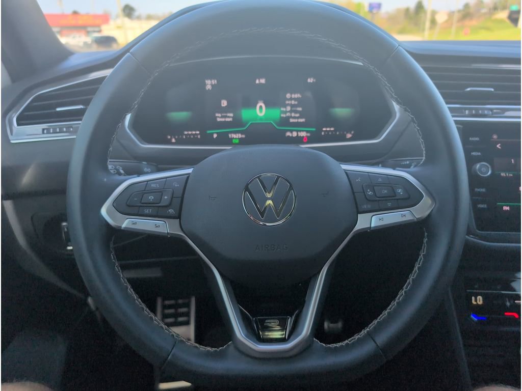 Used 2023 Volkswagen Tiguan SE R-Line image 20
