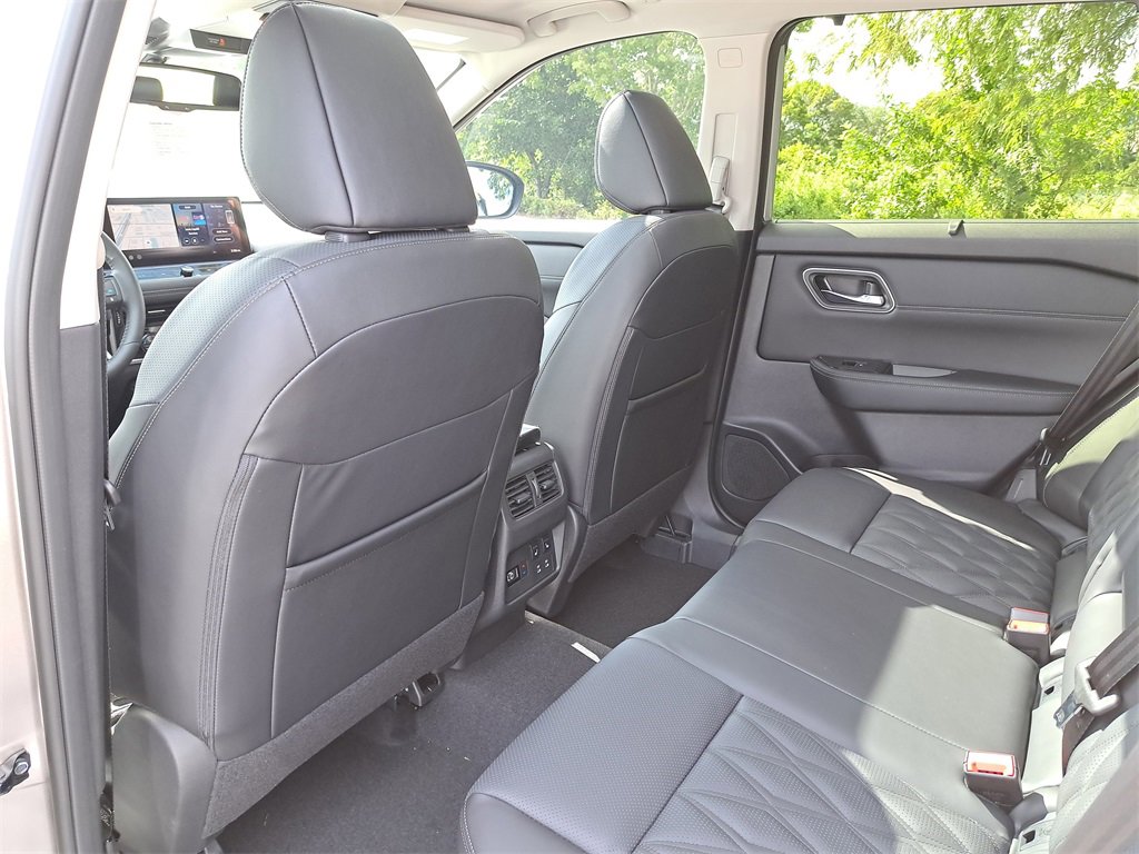 New 2026 Nissan Rogue Platinum image 11