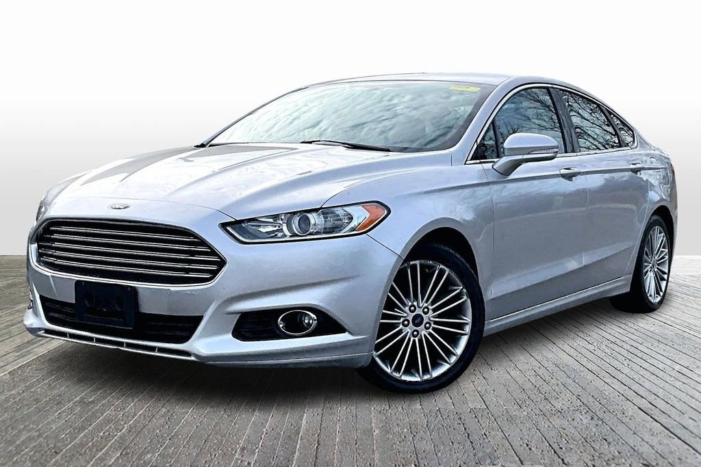 Used 2015 Ford Fusion SE w/ Equipment Group 202A image 3