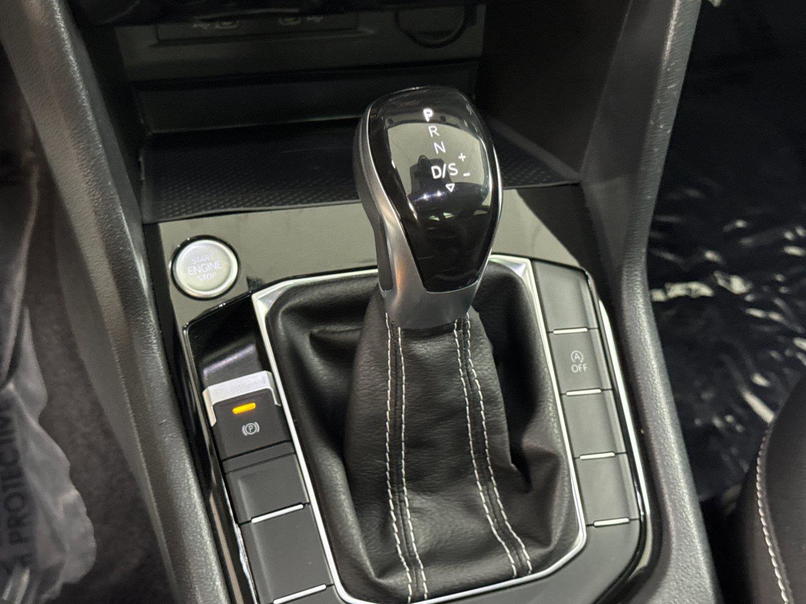 Used 2023 Volkswagen Taos SE w/ Panoramic Sunroof Package FWD image 20