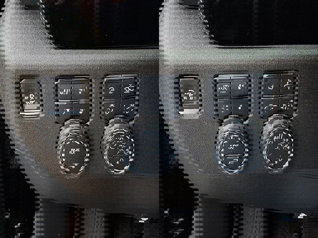 Certified 2025 Chevrolet Silverado 2500 LTZ w/ LTZ Convenience Package image 28