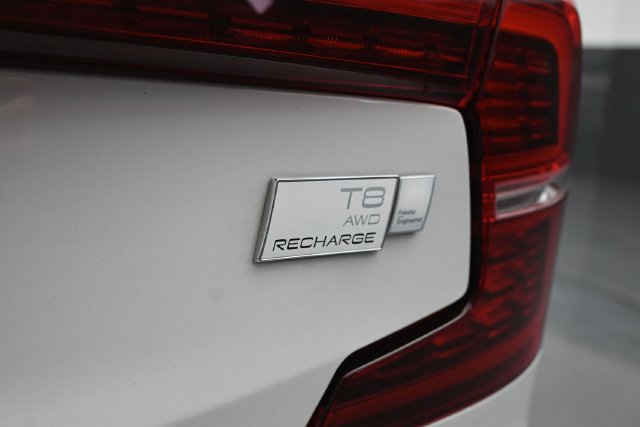 Used 2021 Volvo S60 T8 R-Design Expression w/ Premium Package AWD/4WD image 19