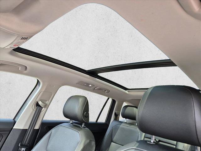 Used 2021 Volkswagen Tiguan SE w/ Panoramic Sunroof Package AWD/4WD image 15