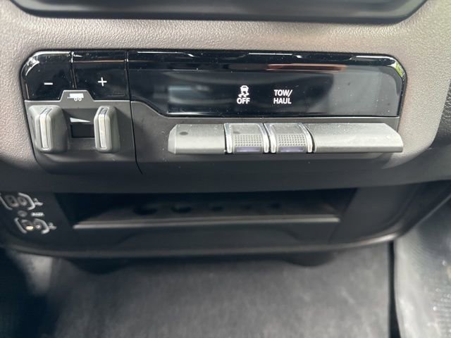 Used 2024 RAM 2500 Big Horn AWD/4WD image 24