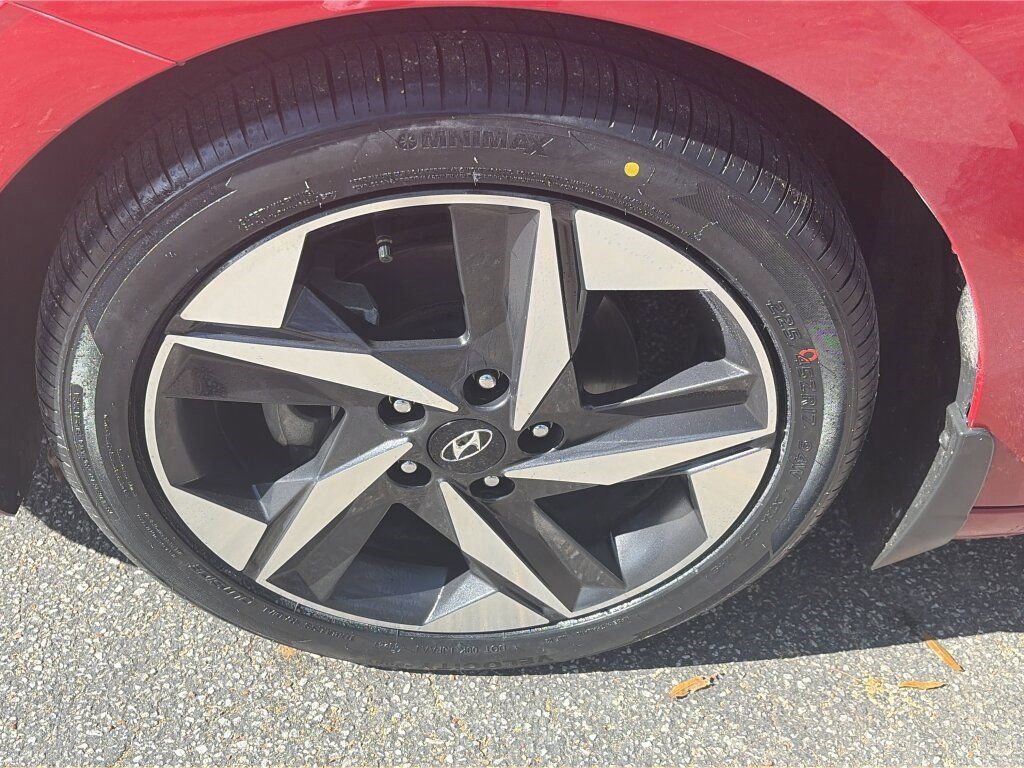 Used 2023 Hyundai Elantra Limited image 8