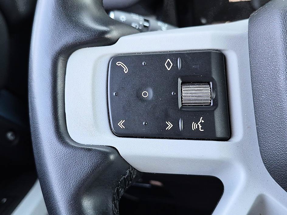 Used 2023 Land Rover Defender 90 SE AWD/4WD image 17