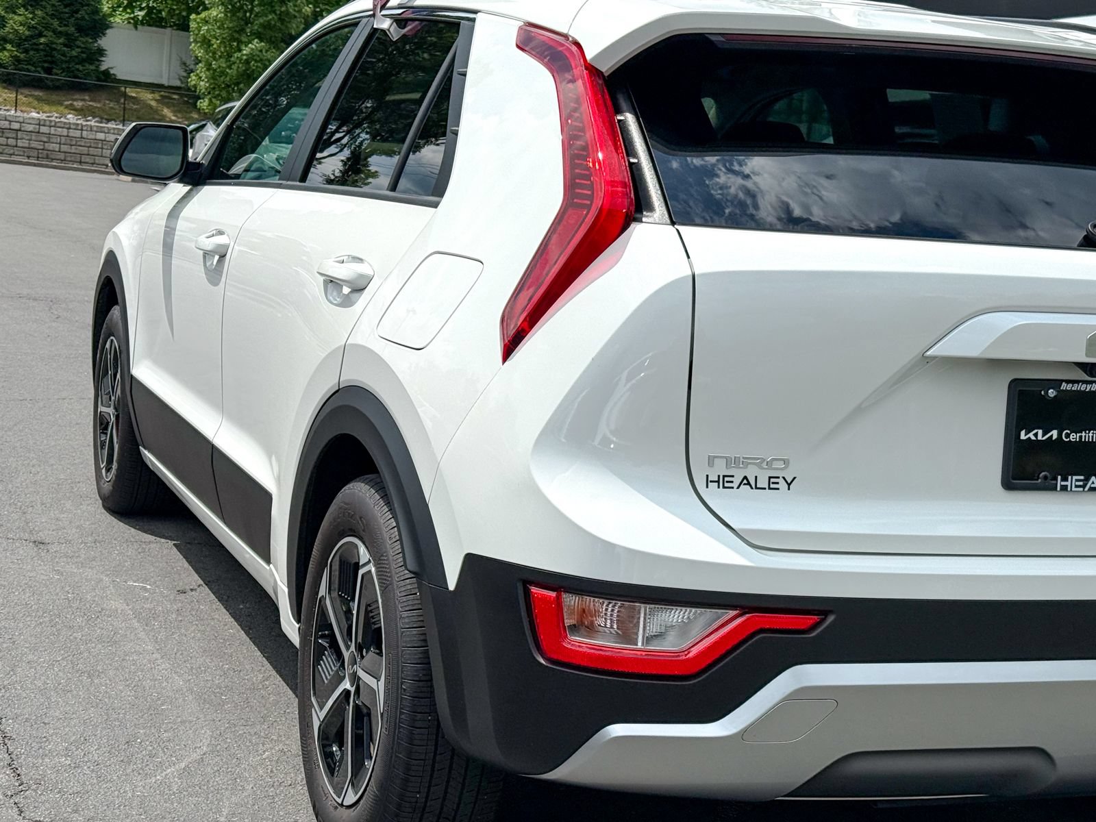 Certified 2025 Kia Niro LX FWD image 9