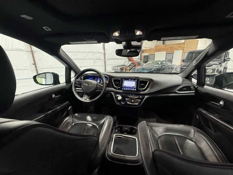 Used 2019 Chrysler Pacifica Limited FWD image 12