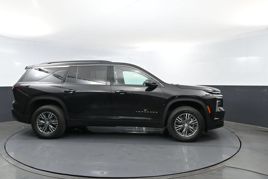 Used 2025 Chevrolet Traverse LT AWD/4WD image 4