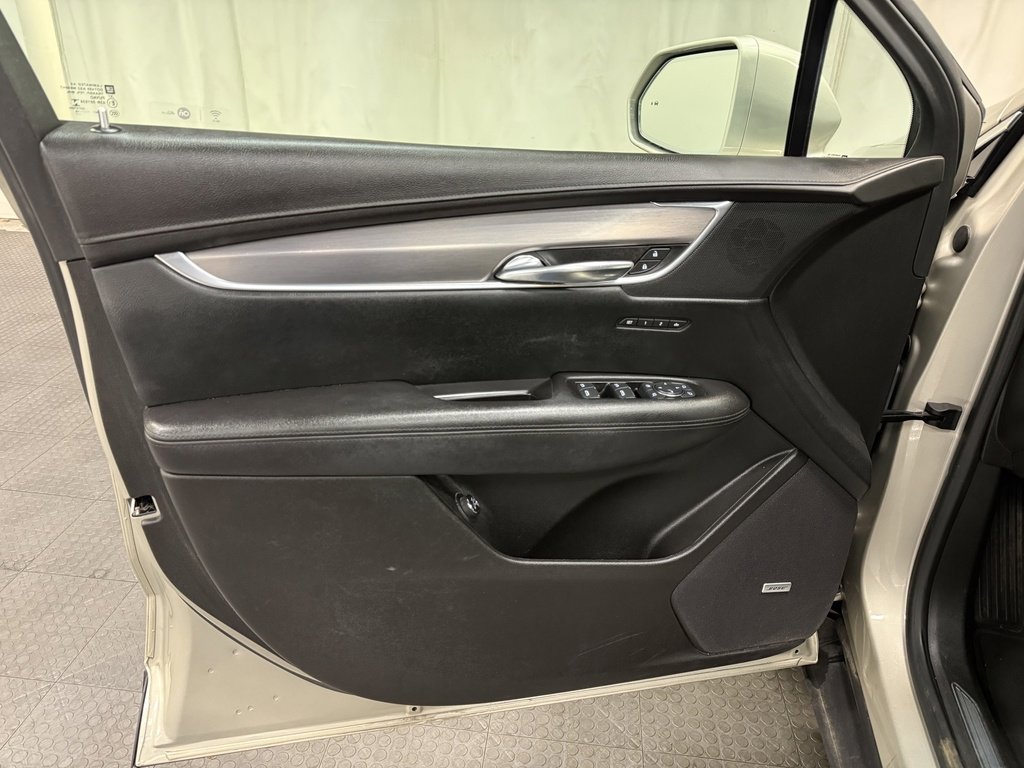 Used 2017 Cadillac XT5 Luxury image 26