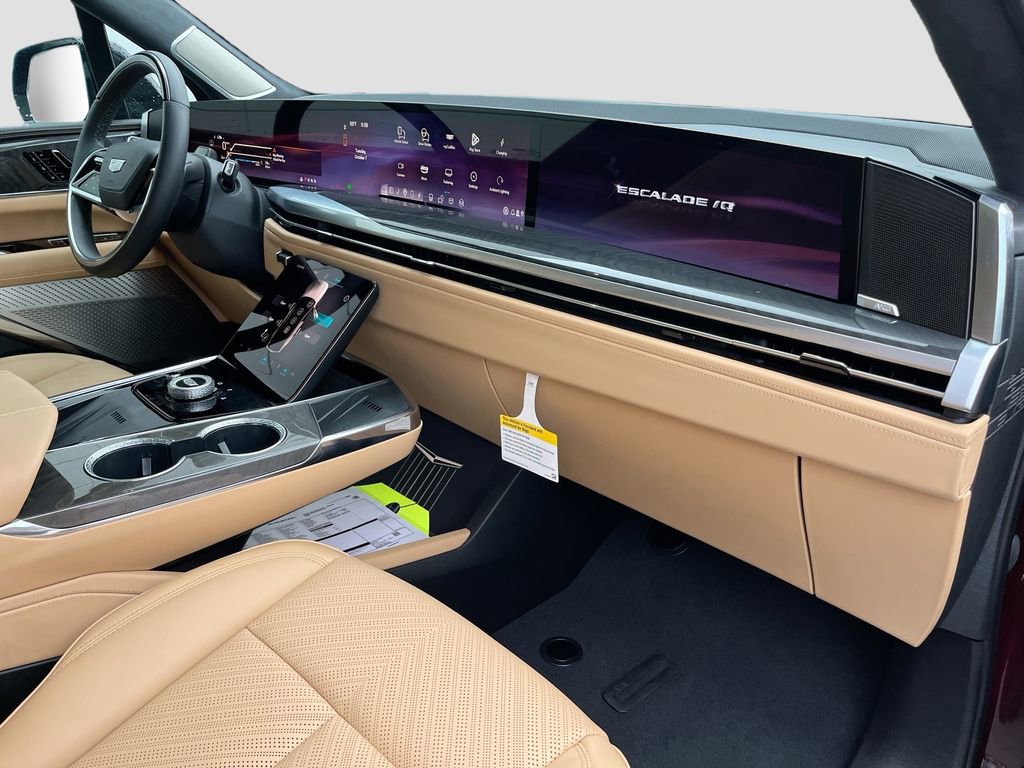 Certified 2025 Cadillac Escalade IQ Sport 2 w/ LPO, ONYX Package image 32