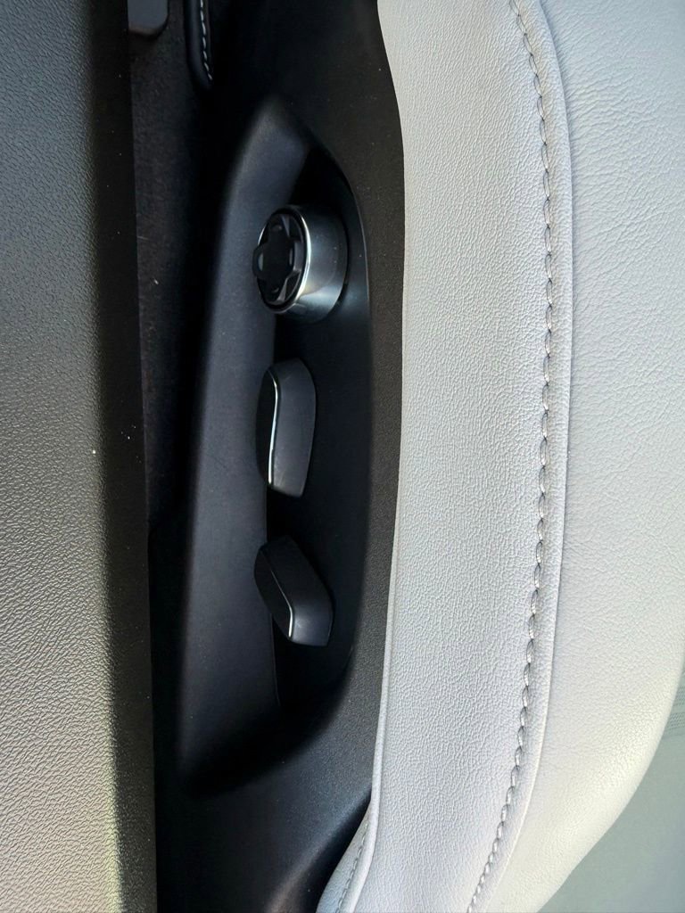 Used 2024 Chevrolet Corvette Z06 w/ Stealth Interior Trim Package image 16