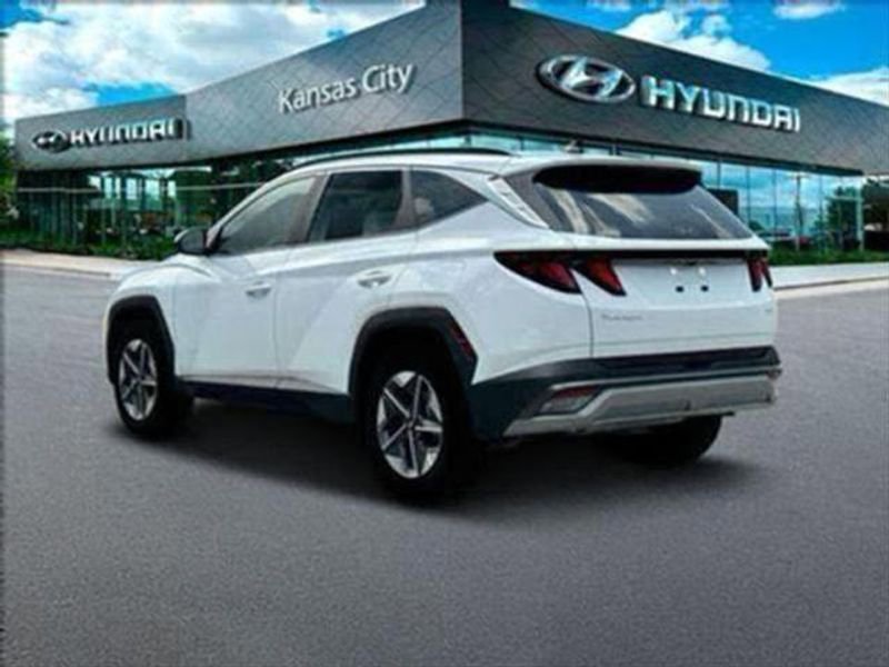 Used 2025 Hyundai Tucson SEL image 2