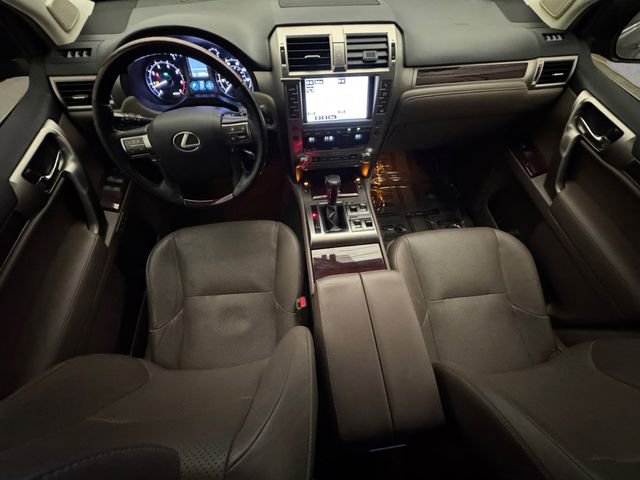 Used 2017 Lexus GX 460 Luxury w/ Preferred Accessory Package image 20