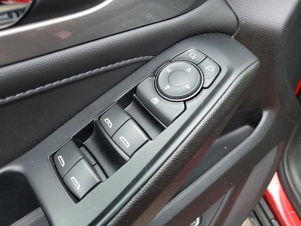 Used 2023 Chevrolet Traverse LT image 23