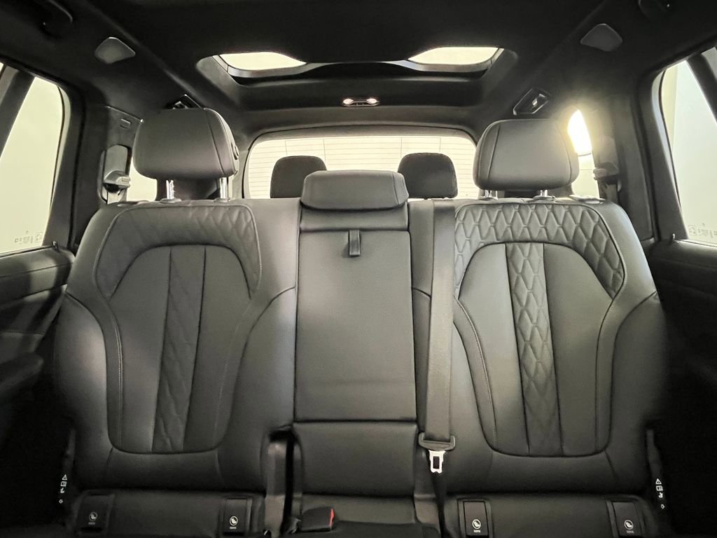 Certified 2025 BMW X7 M60i AWD/4WD image 15