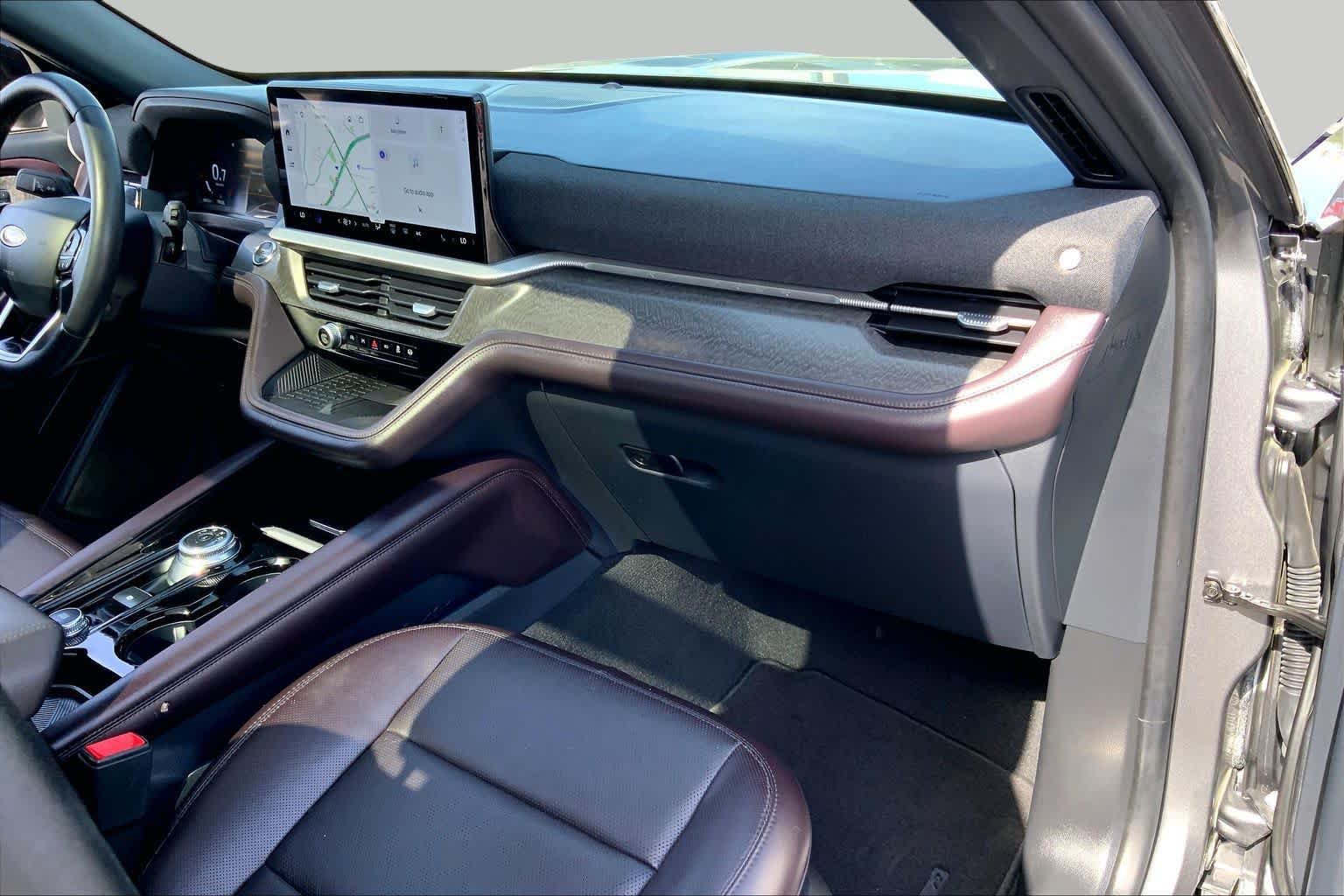 Certified 2025 Ford Explorer Platinum RWD image 17