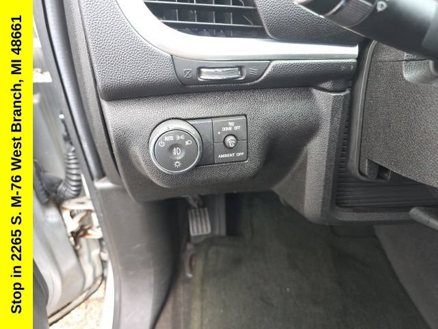 Used 2013 Chevrolet Traverse LT FWD image 16