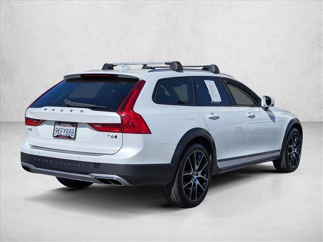 Used 2017 Volvo V90 T6 Cross Country image 4