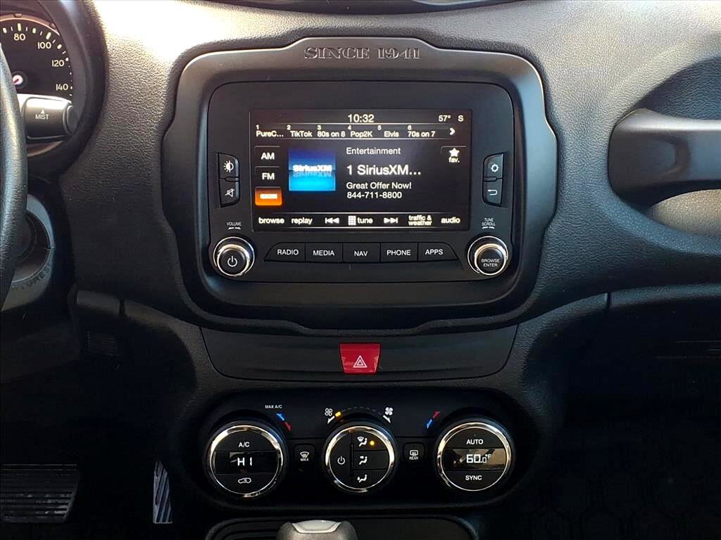 Used 2016 Jeep Renegade Latitude image 10