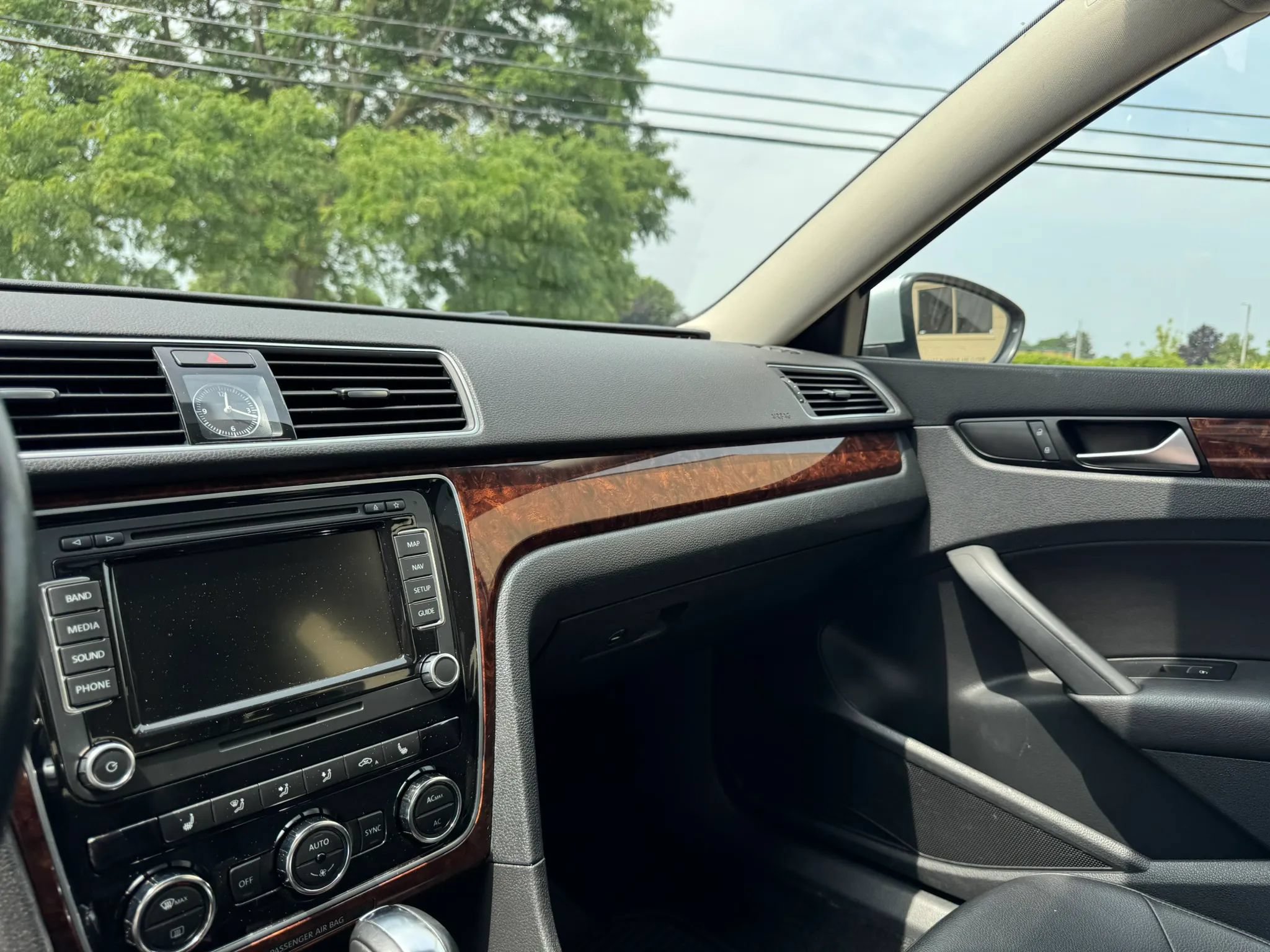 Used 2012 Volkswagen Passat 2.5 SEL Premium FWD image 21