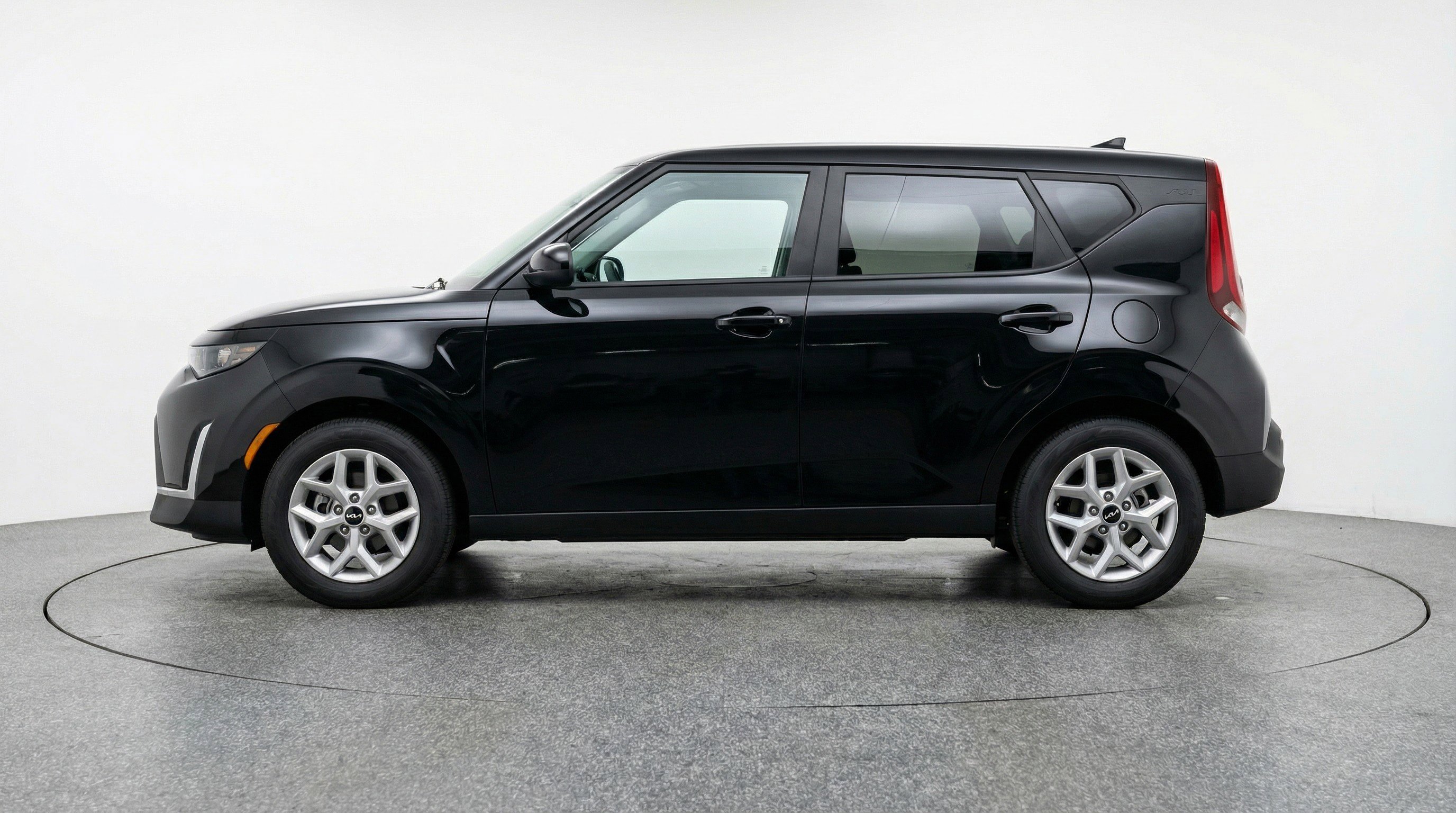 Used 2025 Kia Soul LX w/ LX Technology Package image 5