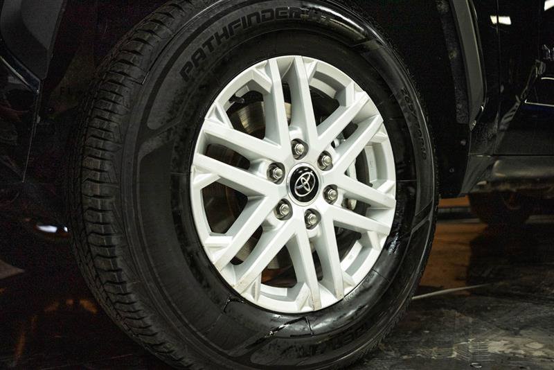 Used 2022 Toyota Tundra SR5 w/ SR5 Convenience Package image 3