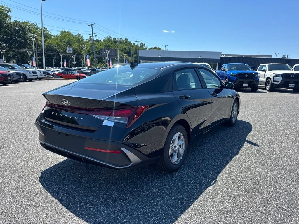 New 2026 Hyundai Elantra SE FWD image 5
