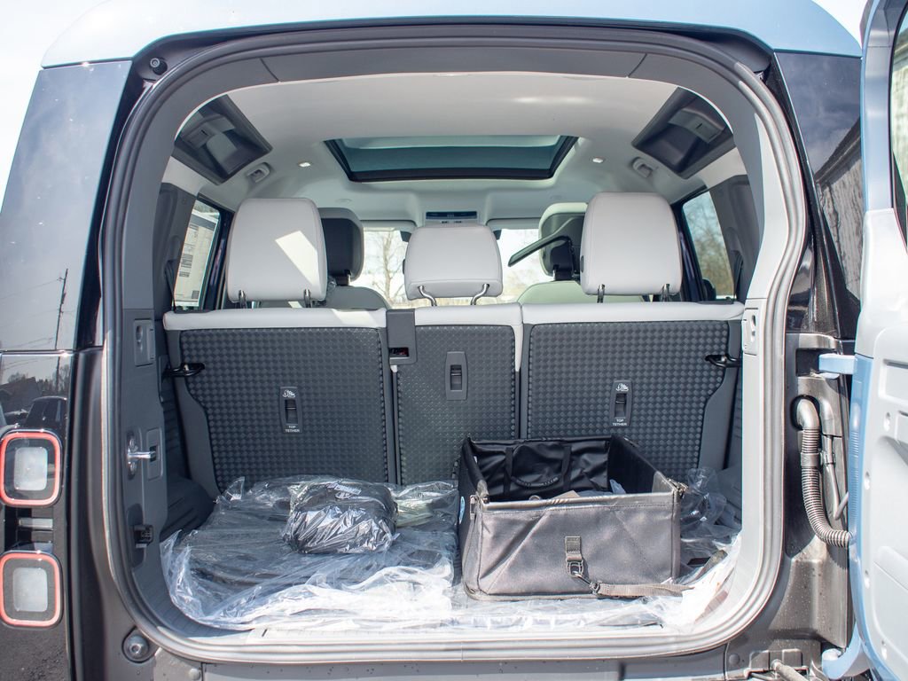 New 2026 Land Rover Defender 110 X-Dynamic SE image 25